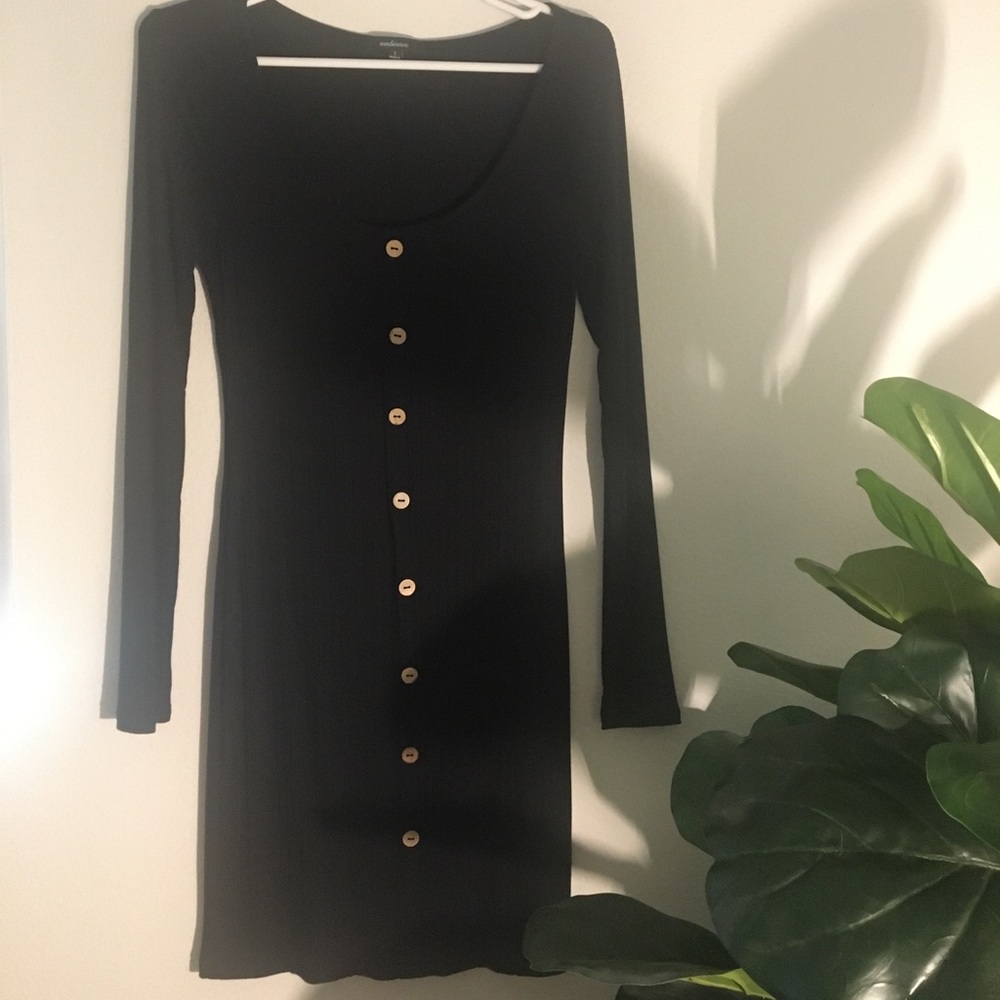 fitted long sleeve black dress